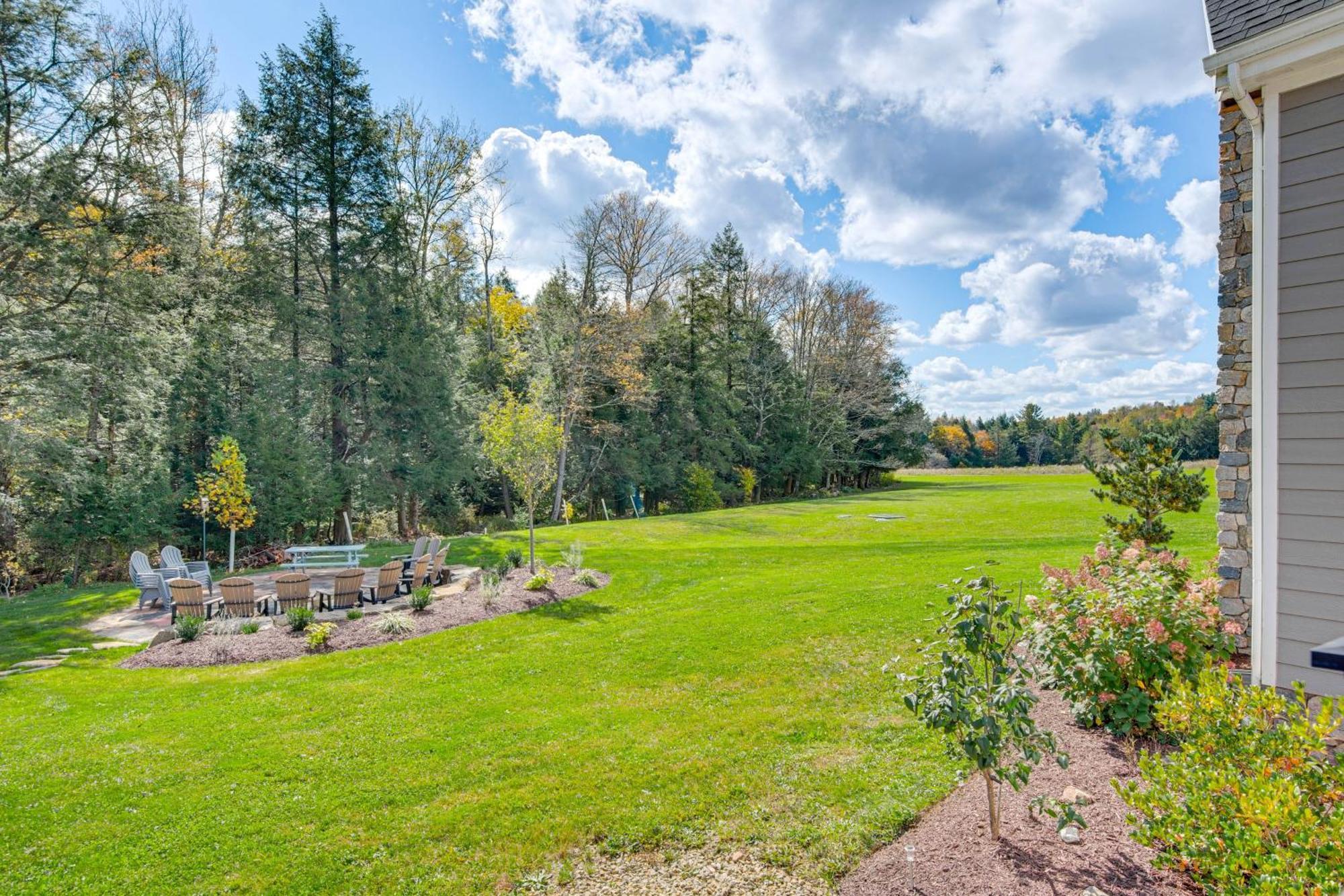 Spacious And Secluded Fire Pit * Forksville
