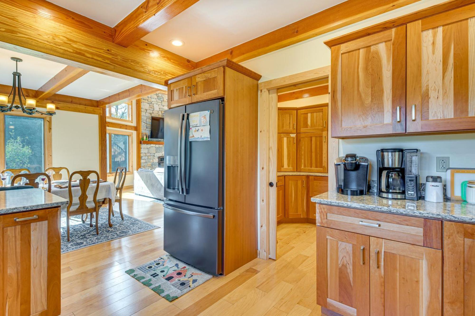 Spacious And Secluded Fire Pit Holiday home *