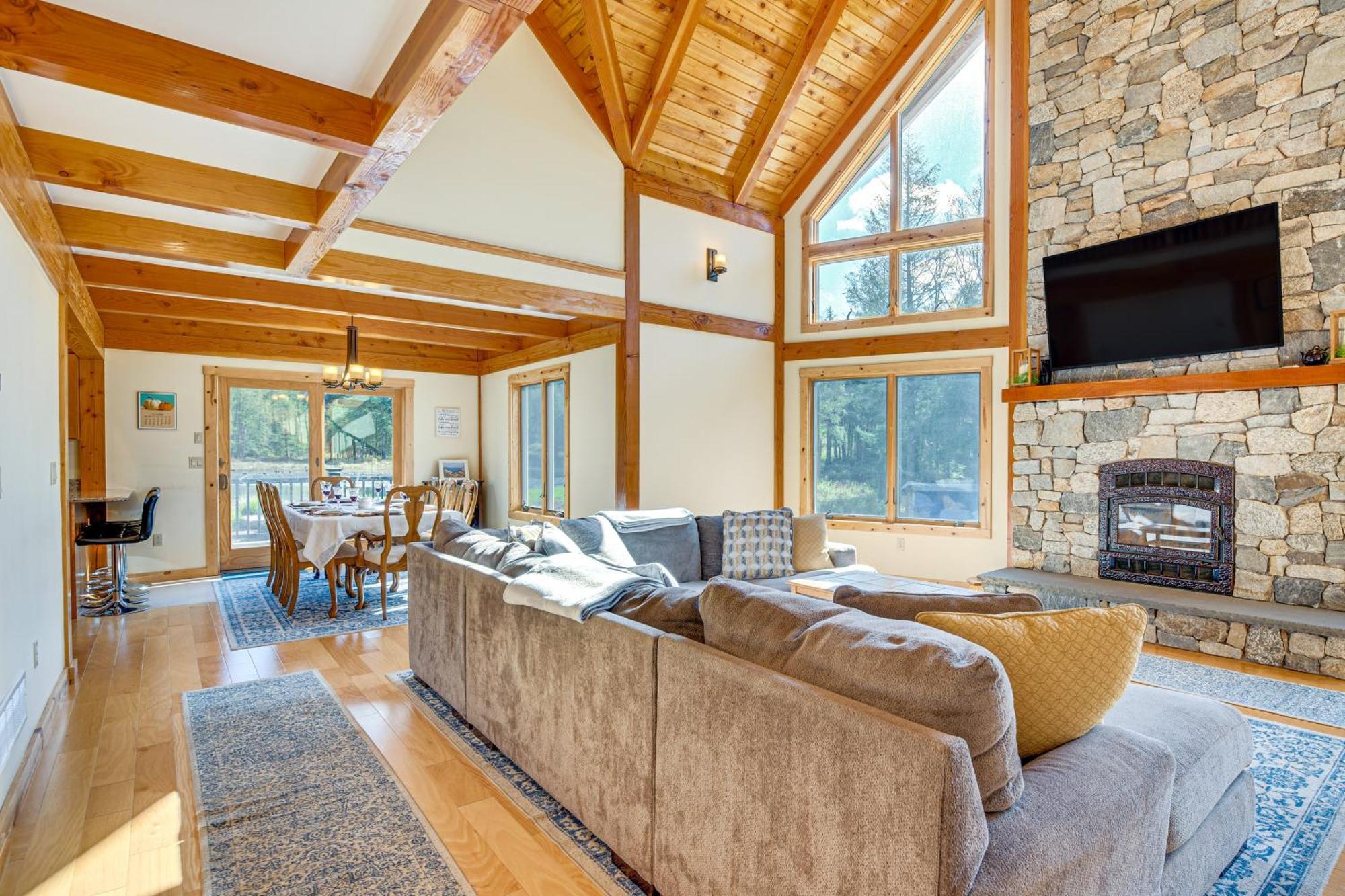Spacious And Secluded Fire Pit Holiday home *